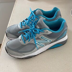 WOMEN’S NEW BALANCE 1540 V3 WOMEN’S GREY ATHLETIC SHOES